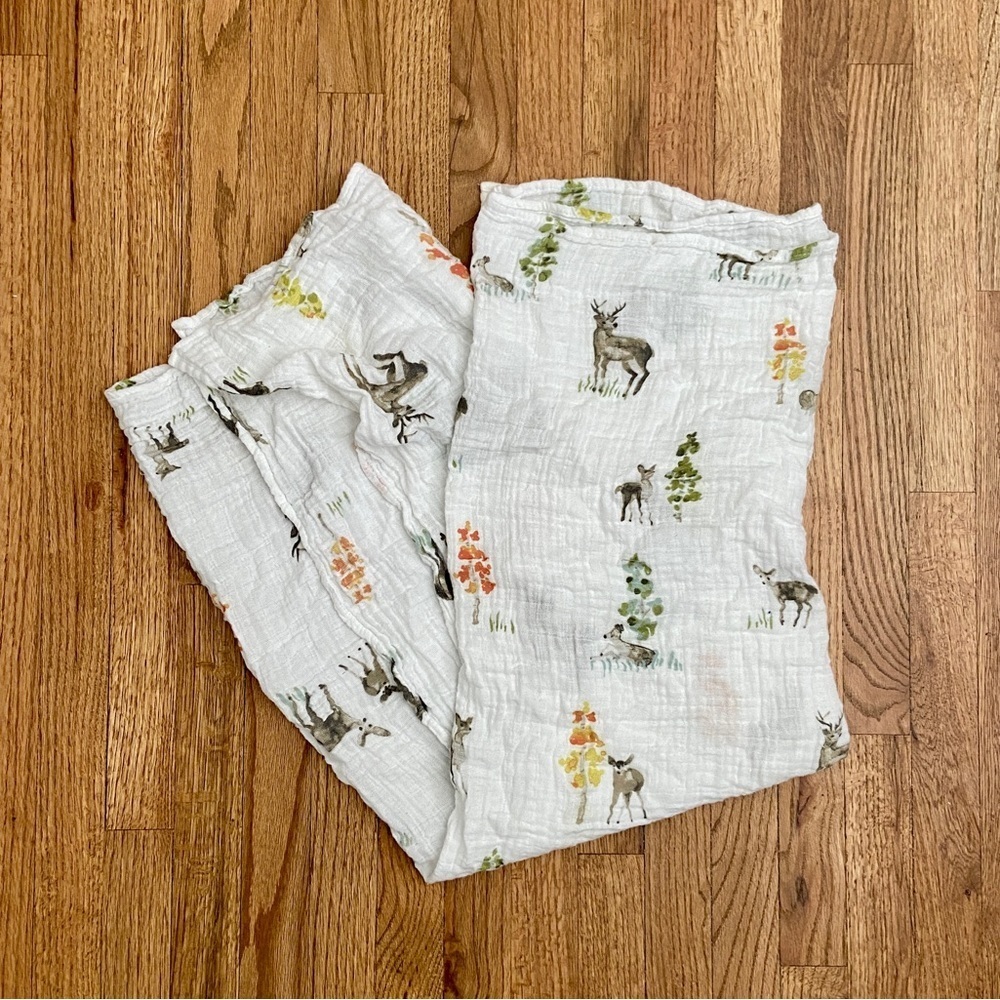 LITTLE UNICORN | Cotton Muslin Swaddle Blanket in Oh Deer! Pattern